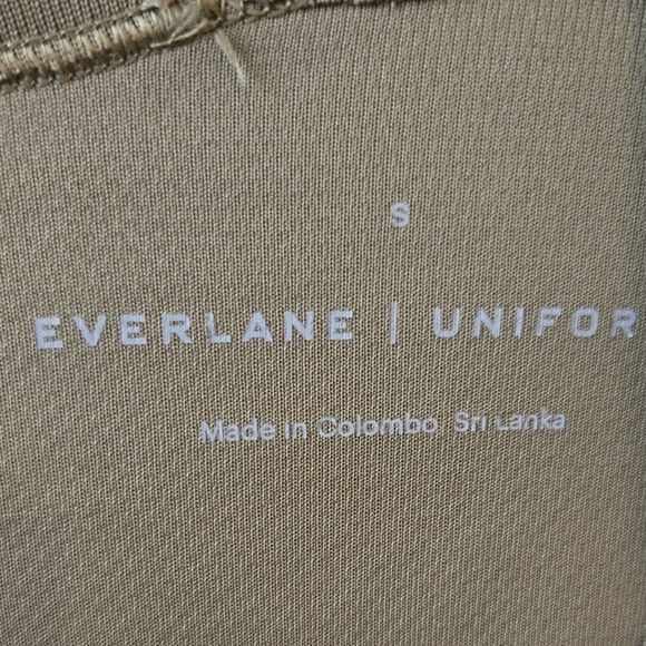 Everlane Uniform T Shirt Adult Mens Sz Small Gold Short Sleeve Performance - Picture 3 of 3